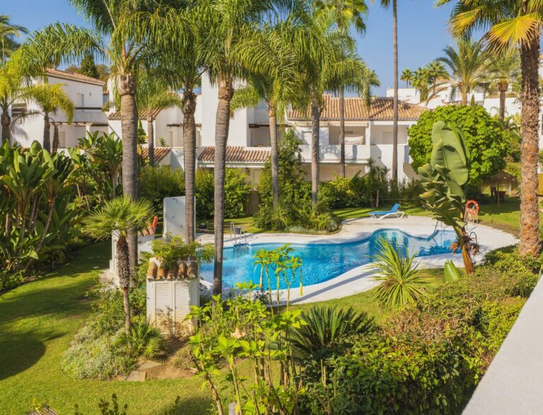 43e2f13b63bd0b95641d90e3ac807dfe - 15