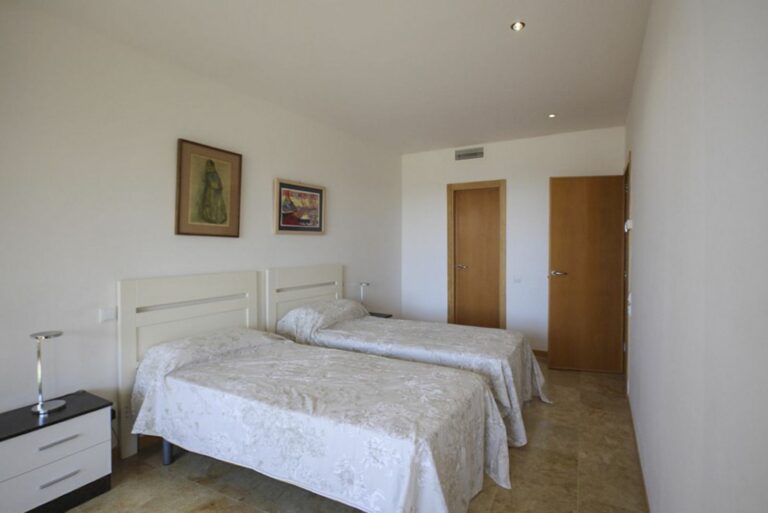 45956e1e60aedd586772ec60378c79d7 - 12