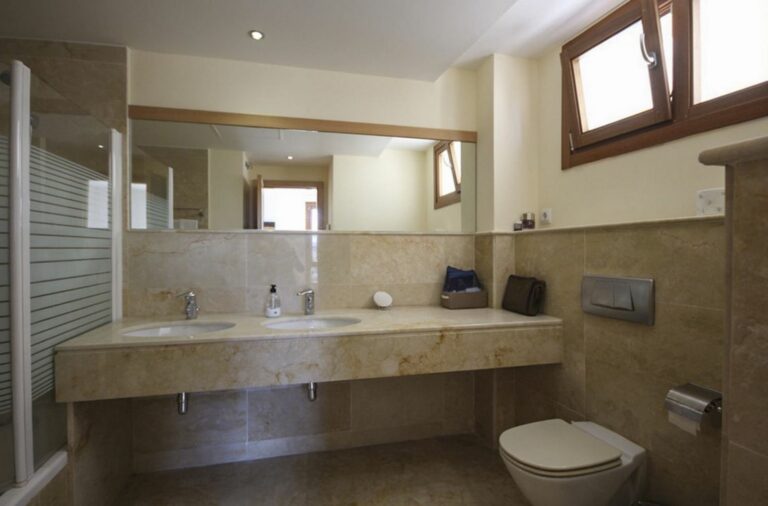 45956e1e60aedd586772ec60378c79d7 - 13