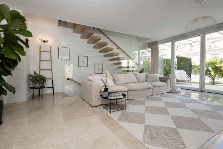 46bebb67dec9836b10e96543b8b1ae18 - 4