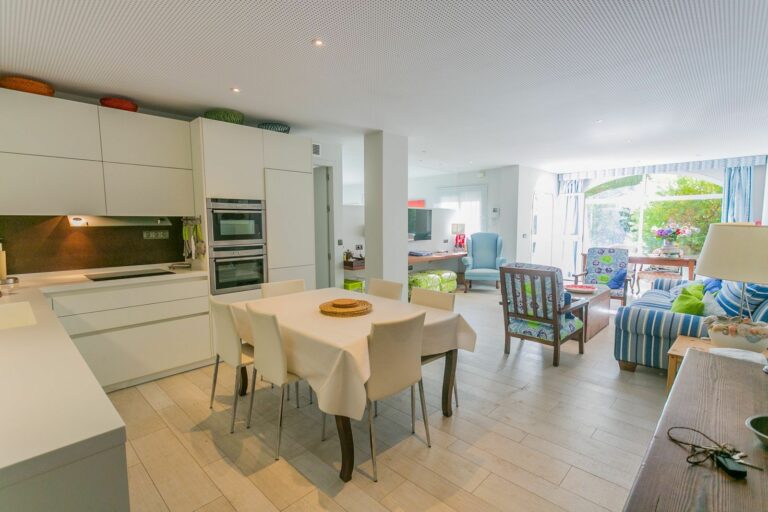 472890e10190627fa0b21855a5689912 - 7