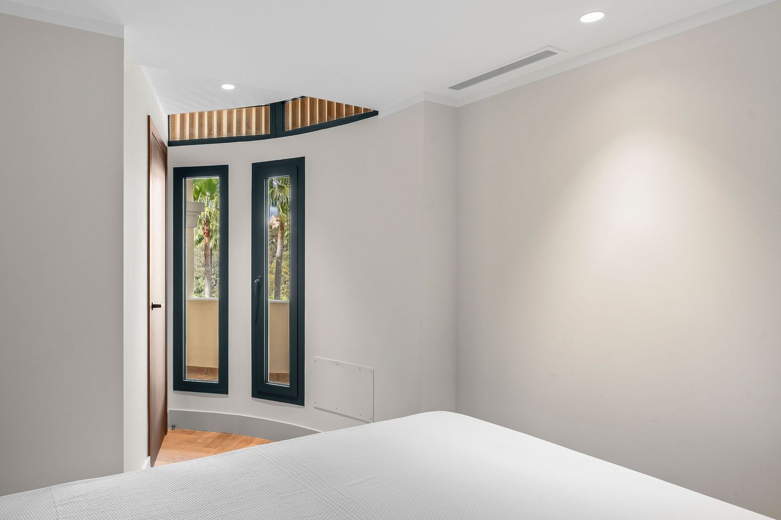 48160b614e4de1390fb2007b1ba4a326 - 16