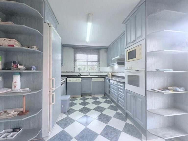 49bfe40e3d2bf2e33408d8110265eb33 - 9