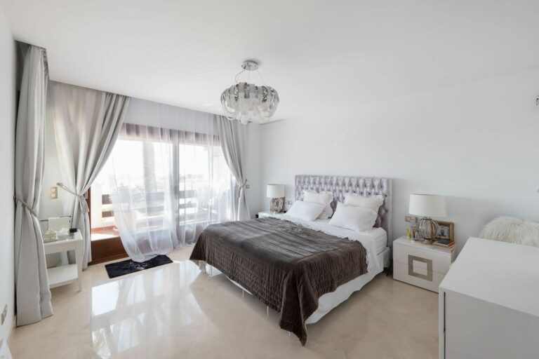 4a8f8667458d9ead842136ba3ec102ed - 11