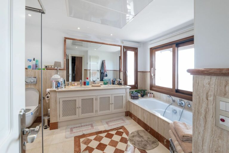 4a8f8667458d9ead842136ba3ec102ed - 12