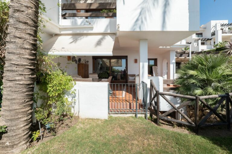 4a8f8667458d9ead842136ba3ec102ed - 15