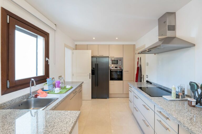 4a8f8667458d9ead842136ba3ec102ed - 6