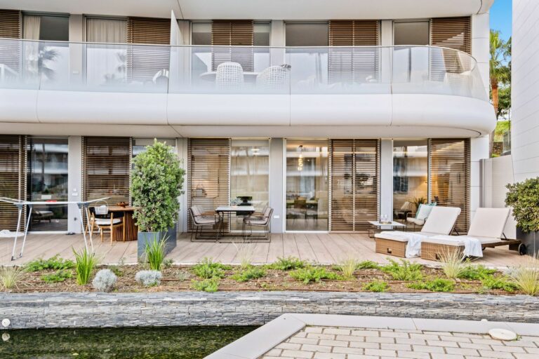 4b5d0aa40b281d53b7a20035792c8f90 - 12