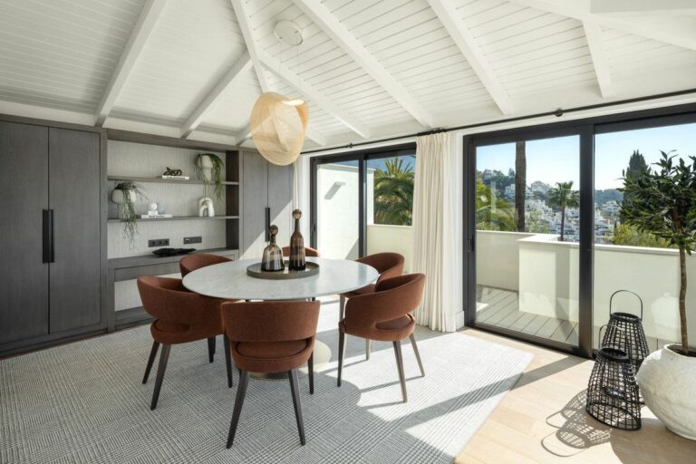 4d651b167ad72d3ecc2eb8e2ab93baf4 - 8