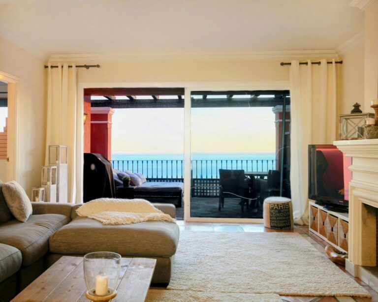 4d7399b8117a34a908fbd164da800441 - 1