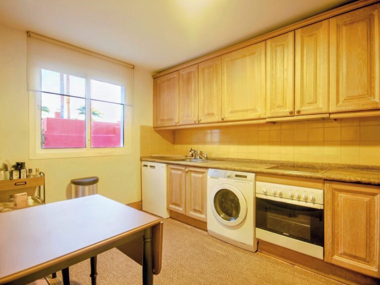 4d7399b8117a34a908fbd164da800441 - 16