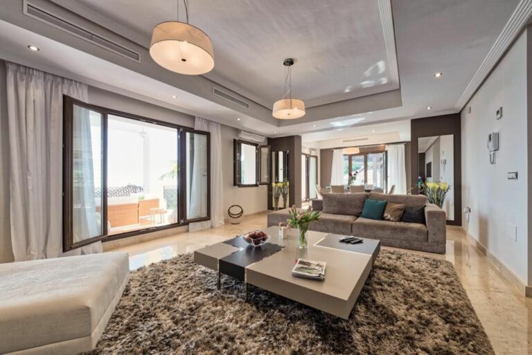 4ec49dcd5e445004433481b216afcb8d - 4