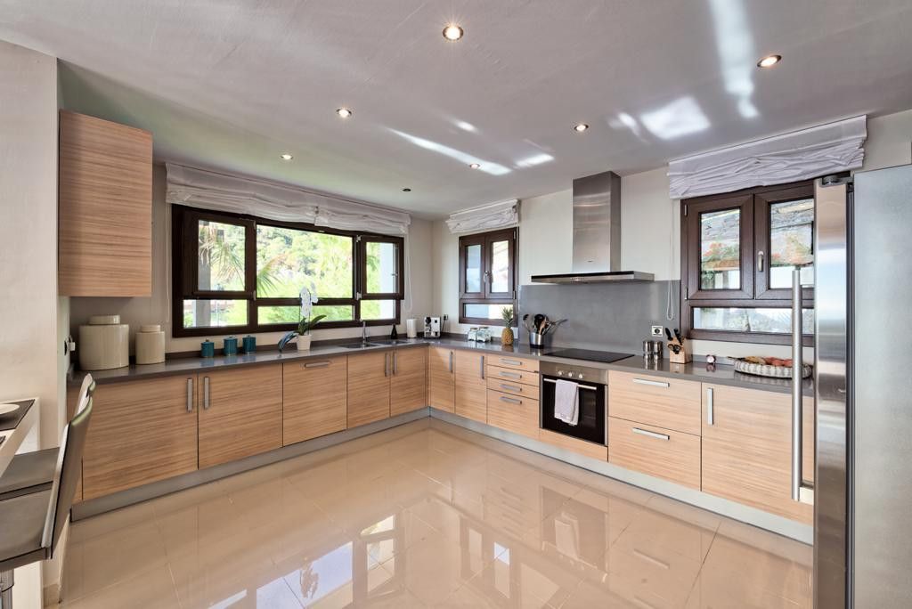 4ec49dcd5e445004433481b216afcb8d - 9