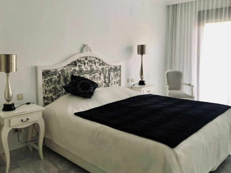 4f011b6d68a7f4632ca70e8483e78b84 - 6