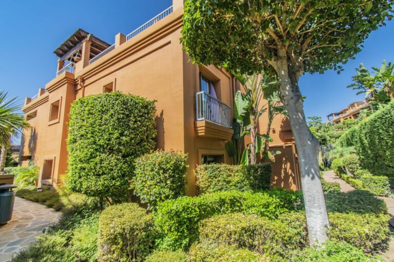 5053a76ae2fc540ab7ffd4cc5e08885b - 14