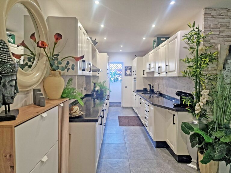 53b6a94c1b66a2a72204f22445023909 - 10