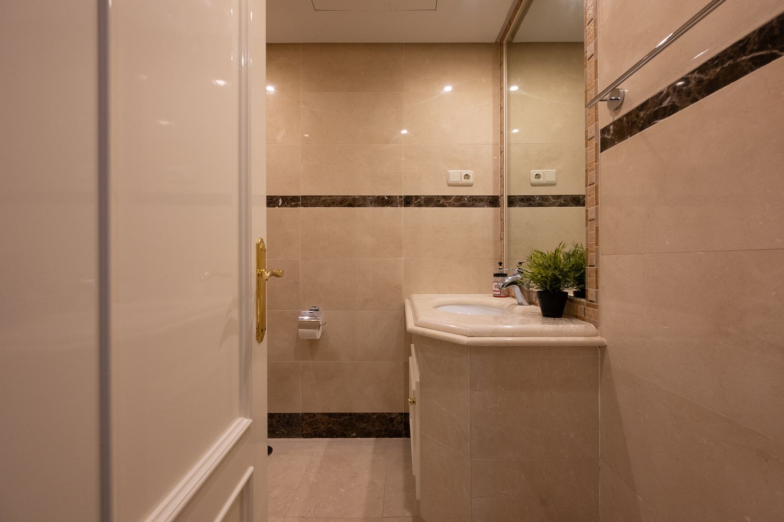 55f82d55b76541d45fbd2f390083e78c - 16