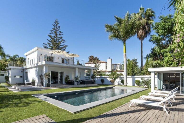 56b49f05e45af3ccbbea42f1c085aa98 - 1