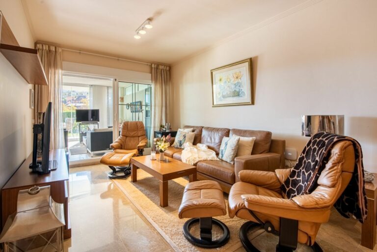 5af4e7c9bd094588b60553503d411c3e - 15