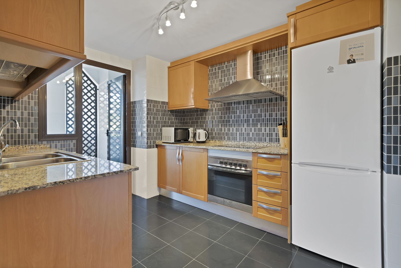 5b089e265e1d03b126c94ec3aa195cb9 - 11