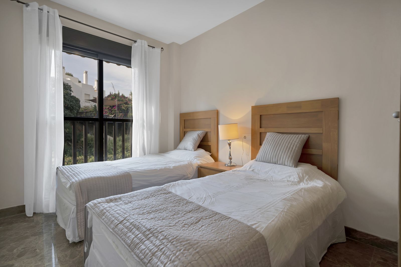 5b089e265e1d03b126c94ec3aa195cb9 - 16