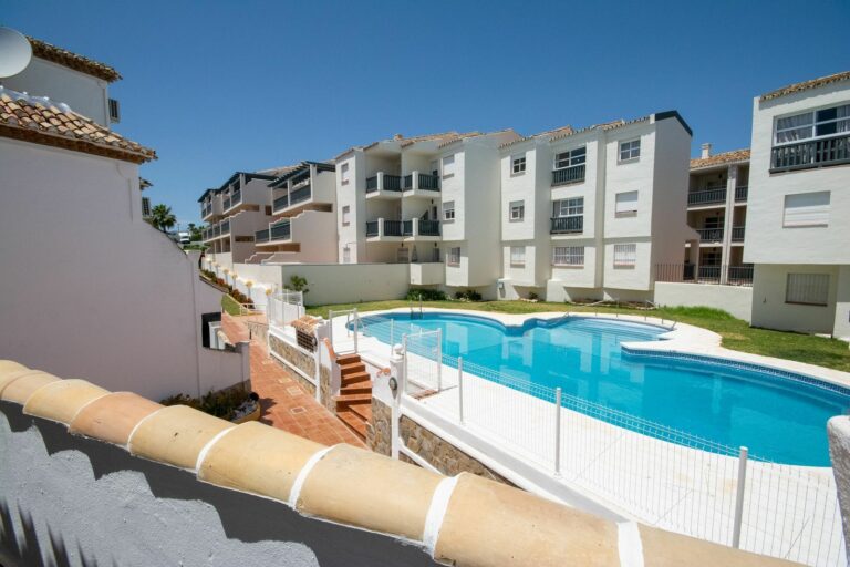 5d14c64e5d5e5ab11f0fd6f0aaf7759d - 12