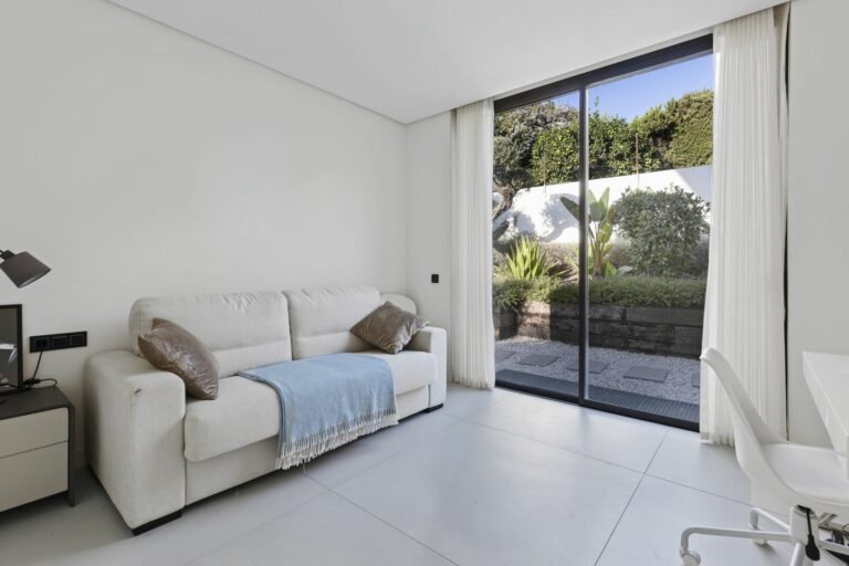 609ff0d2d1832dfe2416811f69e09b48 - 14