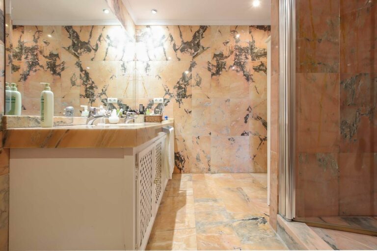 60e521255edb8f70ab2f19150755bda2 - 12