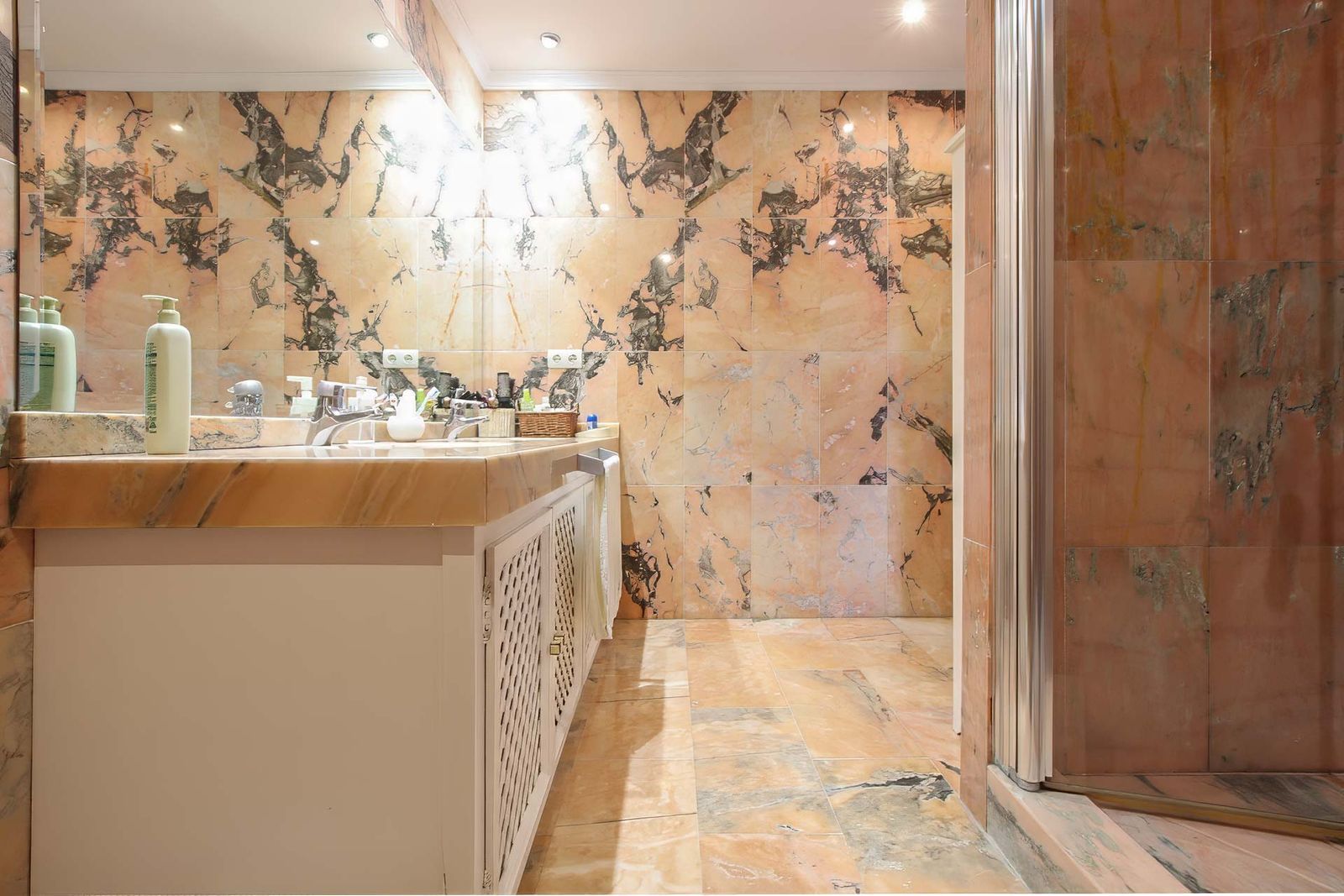 60e521255edb8f70ab2f19150755bda2 - 12