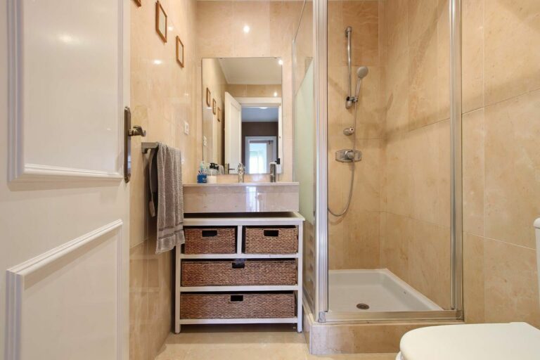 60e521255edb8f70ab2f19150755bda2 - 16