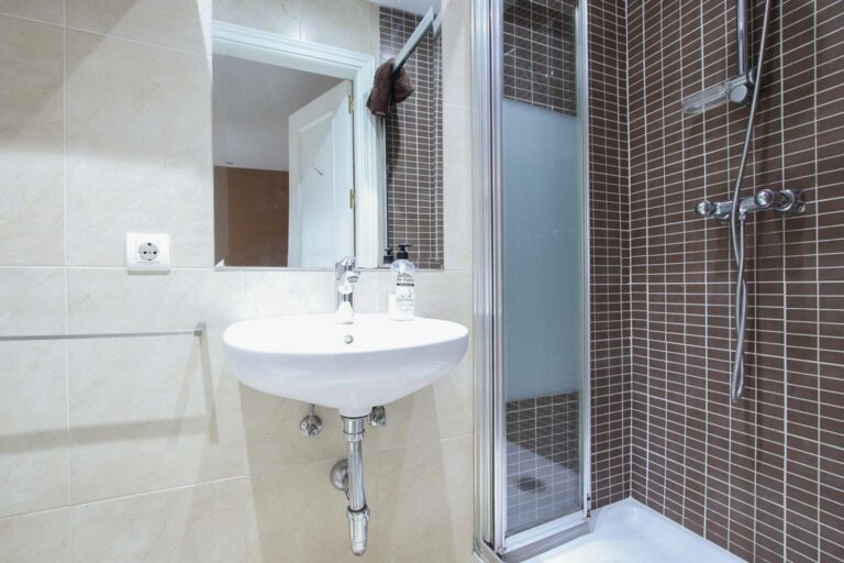 60e521255edb8f70ab2f19150755bda2 - 6