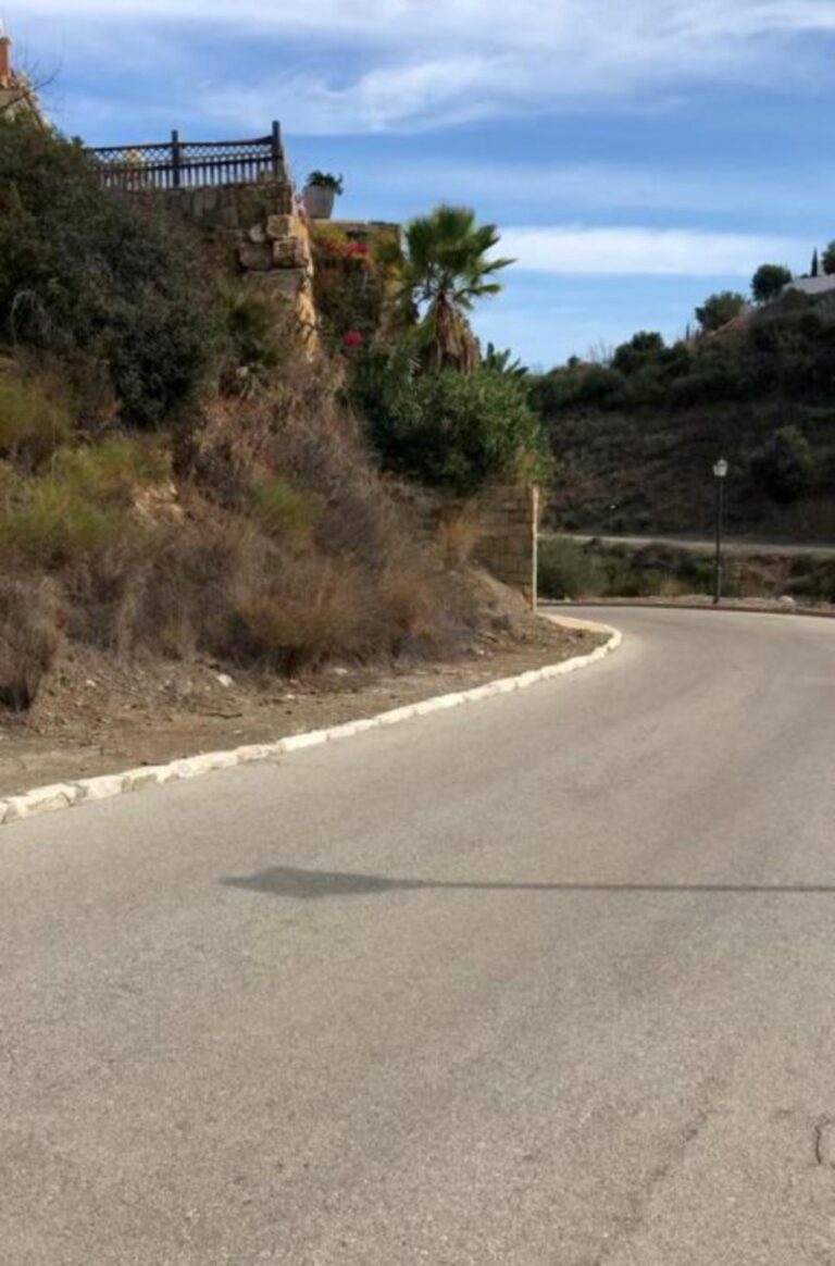 6143e826e99cf2ec5bc39ea508e74f04 - 16