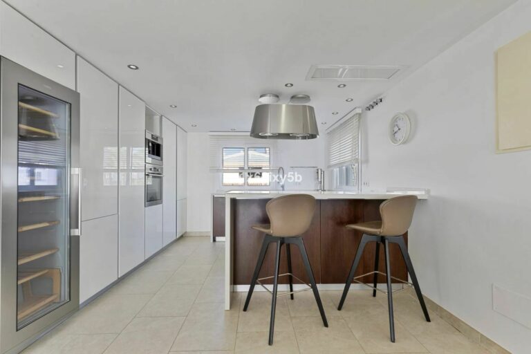 62975c06b339408317aabcd7c417ed2d - 2