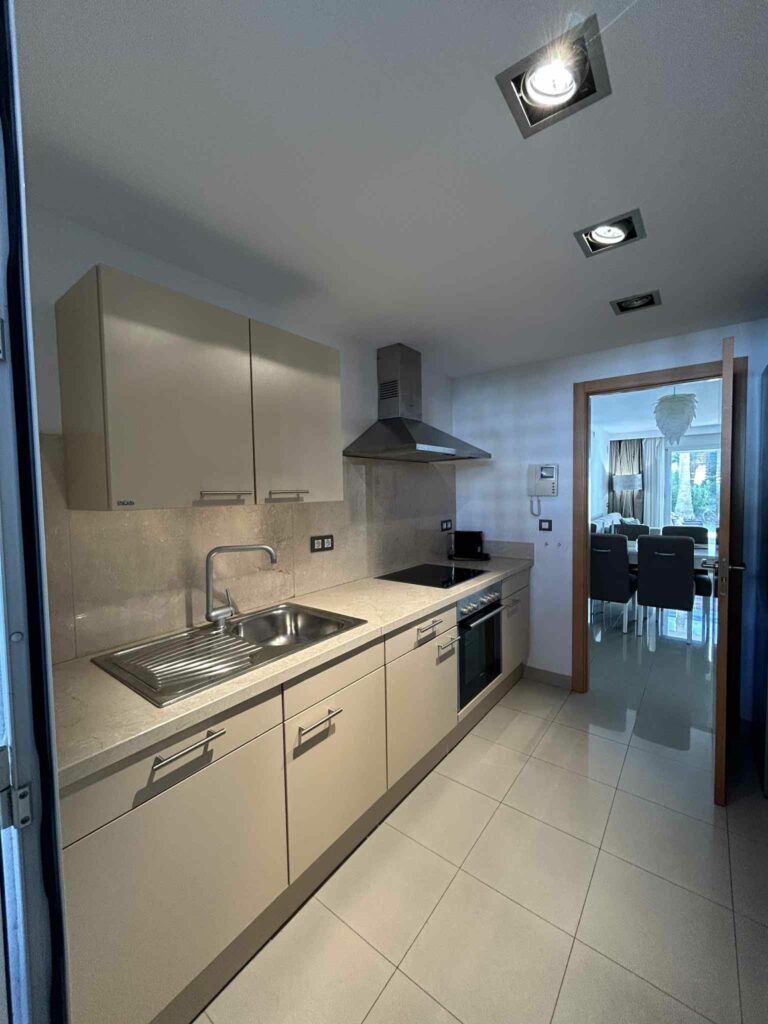 63ee27534919e44066e348300098e9fe - 9