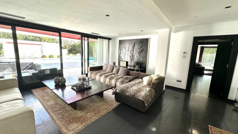 64b618af05e2ac3447d38ba74f44b7b9 - 8