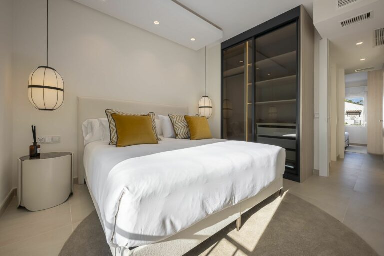 66bb6108bbe84e28c4ebeef2bf663532 - 13