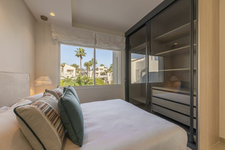 66bb6108bbe84e28c4ebeef2bf663532 - 16