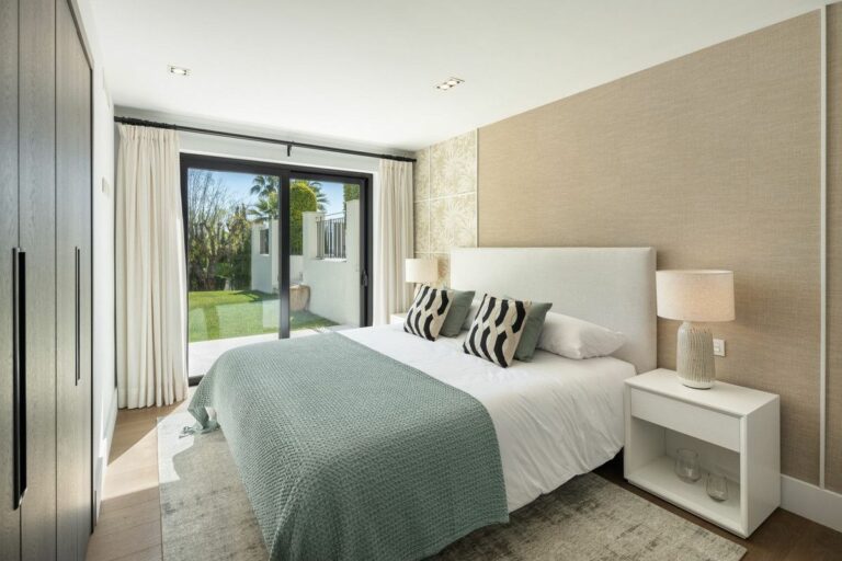 66bd033f52cbd95ec8d7639b81625517 - 15