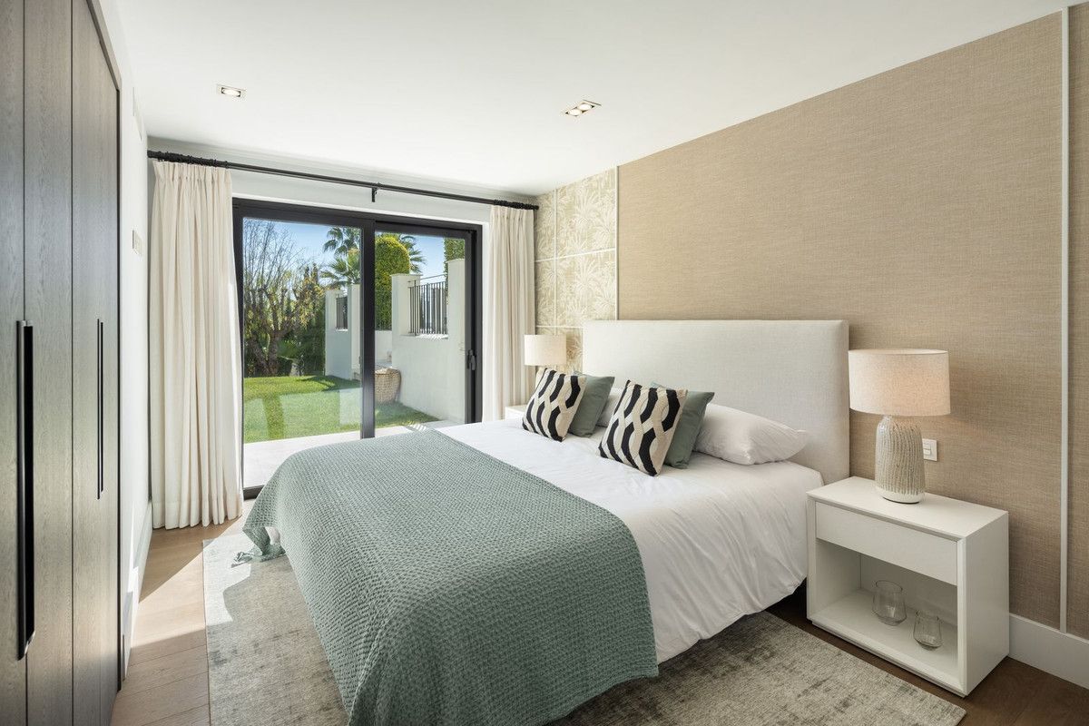 66bd033f52cbd95ec8d7639b81625517 - 15