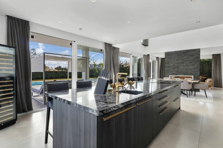 677c92d99cc341ce57b7a6eed78e7c18 - 11