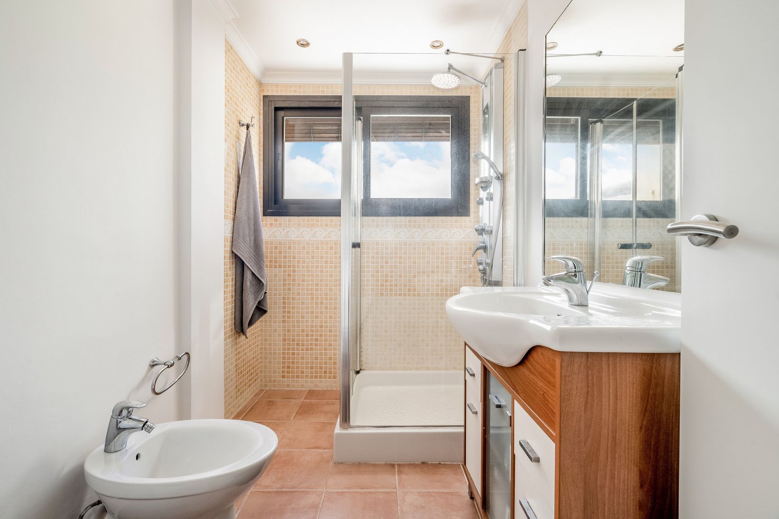 6825f48c0edb7e0a22fcfd99e6dac410 - 15