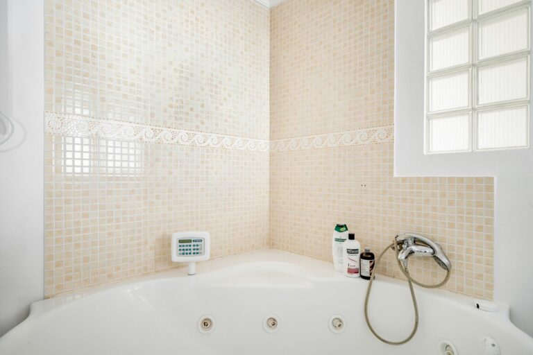 6825f48c0edb7e0a22fcfd99e6dac410 - 16