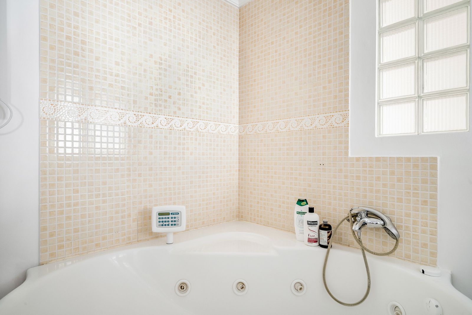 6825f48c0edb7e0a22fcfd99e6dac410 - 16