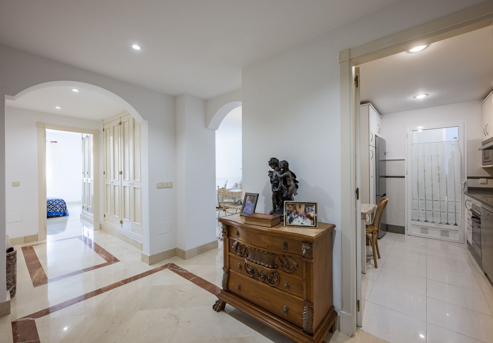 69012b9bb933813165720ad23cd859d9 - 12