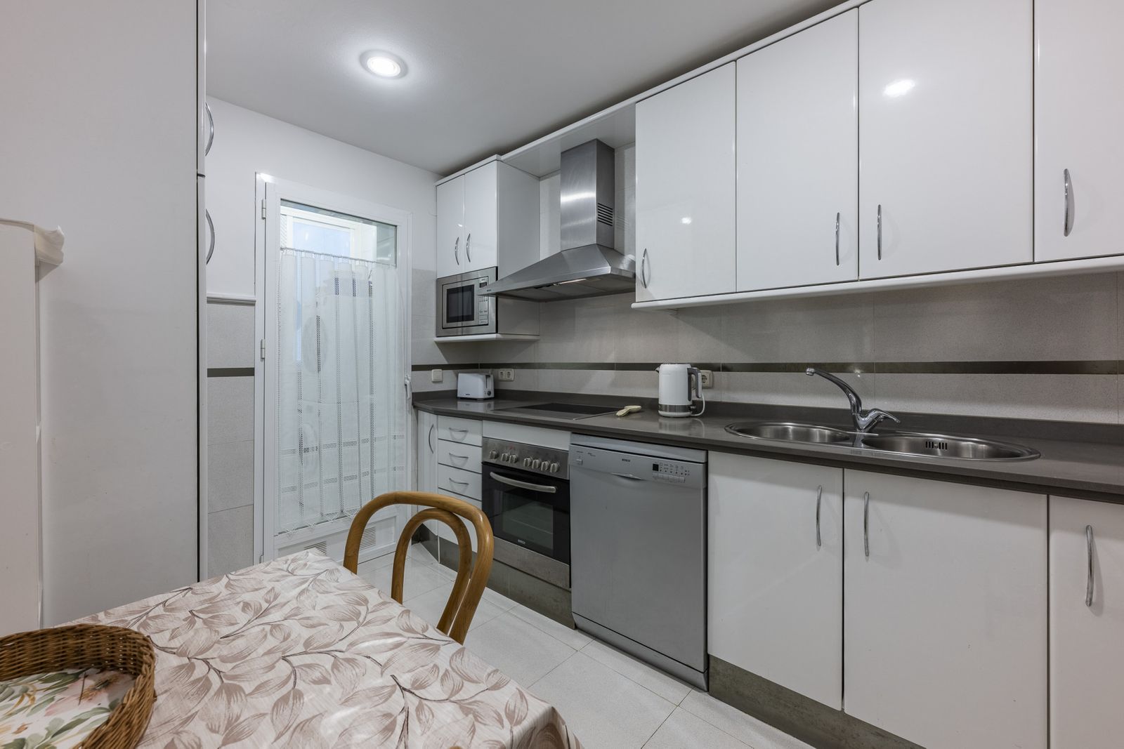 69012b9bb933813165720ad23cd859d9 - 14