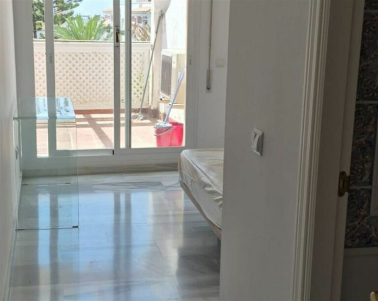 6c5bda68c2e5d7af6cc3e48572b527ac - 12