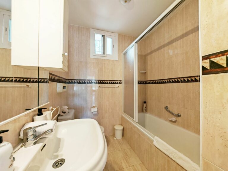 6e8313c55507b3a3d88fca0719f41f37 - 12