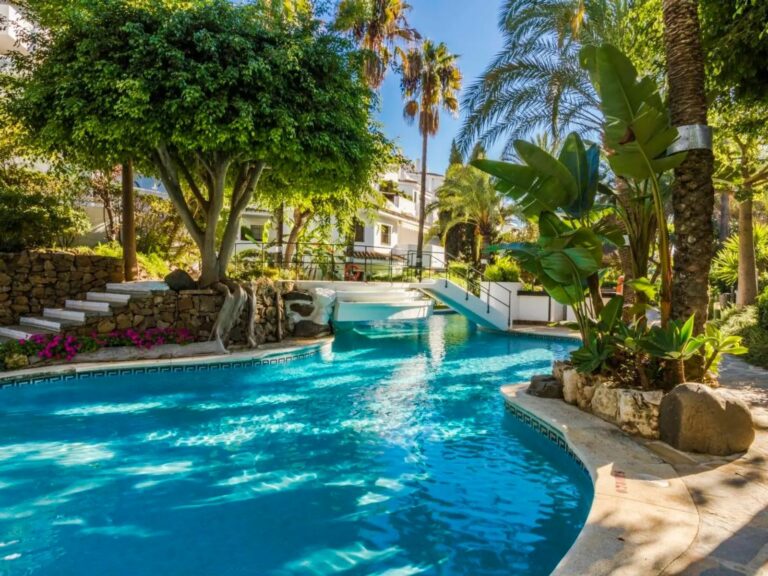 70b03ab1c9fe66ca8523e40ca9311d35 - 12