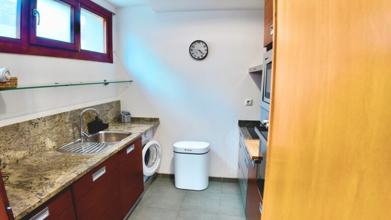 727aed21516e50413ce42cc7a028658a - 9