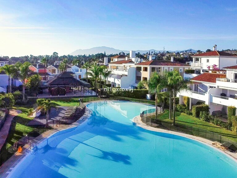 73e92d830623ed06121b74a30a575e56 - 1